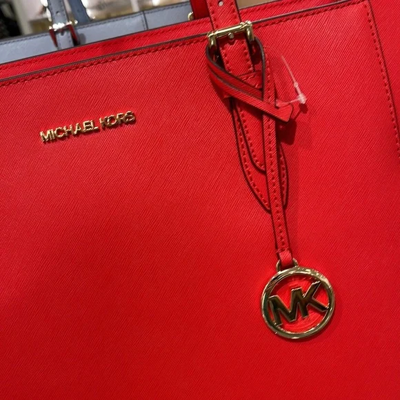 Michael Kors Gilly Large Drawstring Travel Leather Top Zip Tote 
Dark Sangria - Picture 3 of 16